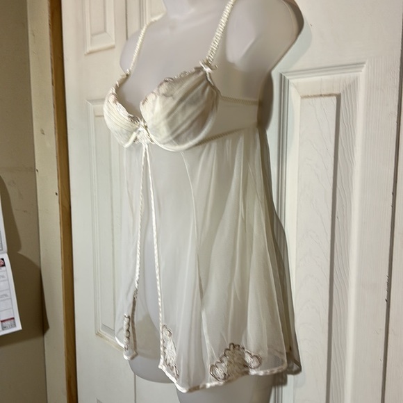 Victoria's Secret Cream Semi Sheer Padded Cup Open Front Lace Trim Cami Top 34B - Picture 4 of 16